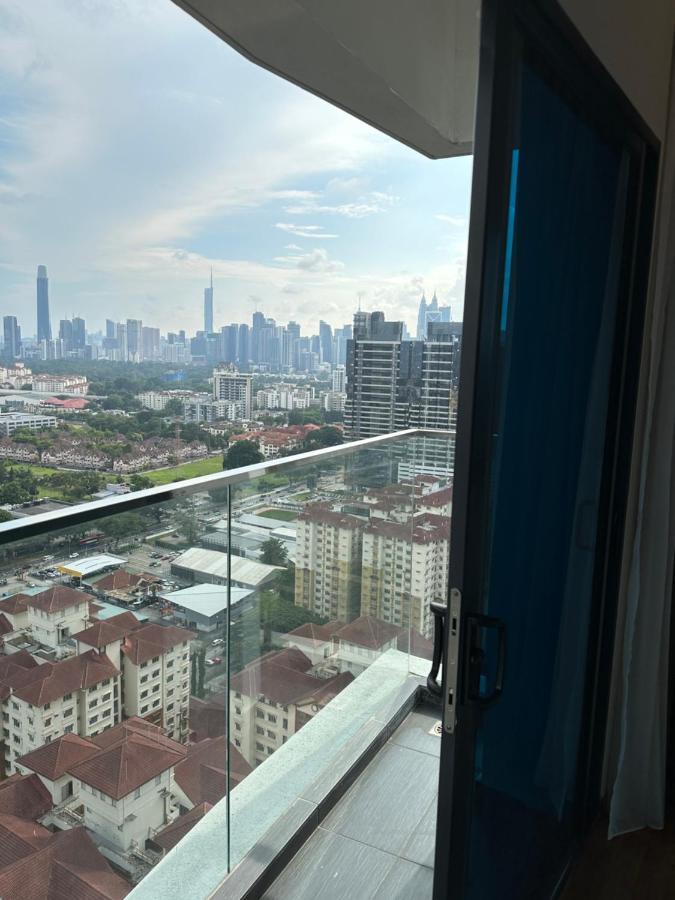 Reizz Residence By Leo Suites Kuala Lumpur Exterior photo